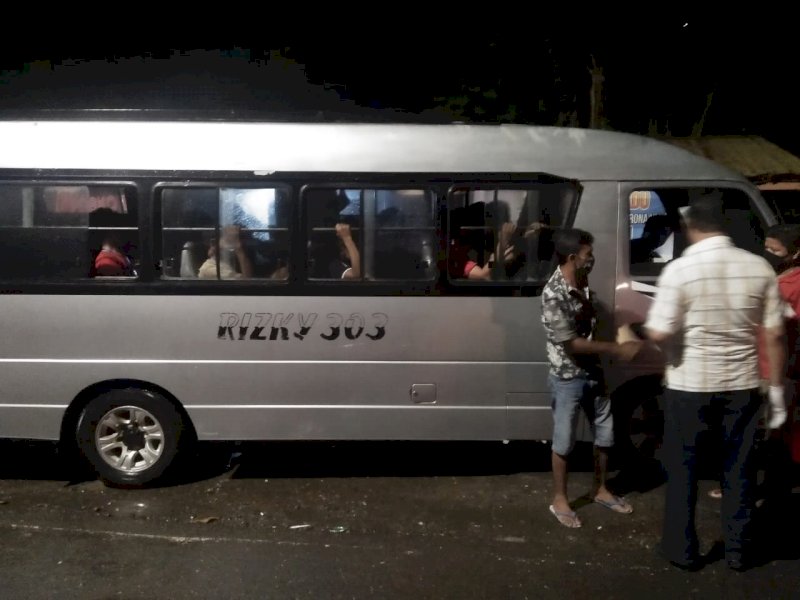 Jemput 11 TKI Asal Sinjai yang Dideportasi Malaysia,  Sekda Minta Patuhi Instruksi Pemerintah