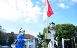 Subsatgas Covid-19 Lantamal VI Sterilkan Kapal Perang KRI Sampari-628 Saat Sandar di Makassar
