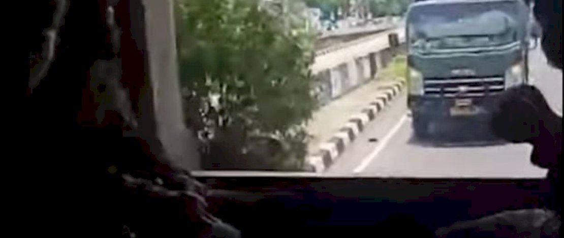 Potongan video TNI yang berteriak, "Kami bersamamu Habib Rizieq Shihab".