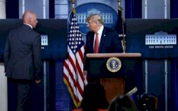Ada Suara Tembakan di Luar Gedung Putih, Trump Dievakuasi dari Ruang Jumpa Pers