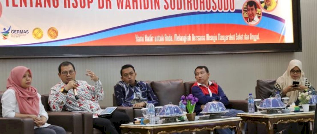 Pj Wali Kota Makassar, M Iqbal Suhaeb saat menjadi pembicara di Tudang Sipulung RSUP Wahidin Sudirohusodo.