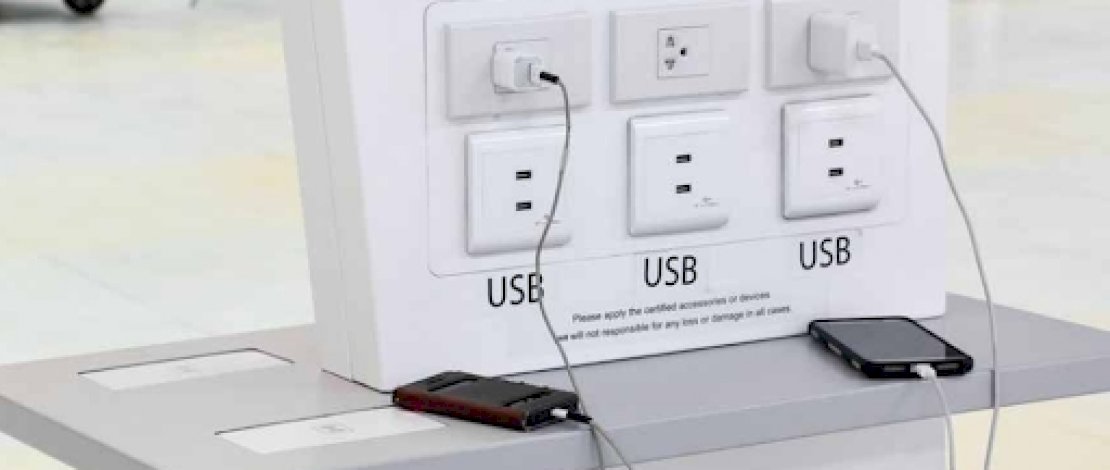 Ini Bahaya Cas HP Pakai Kabel USB di Tempat Umum
