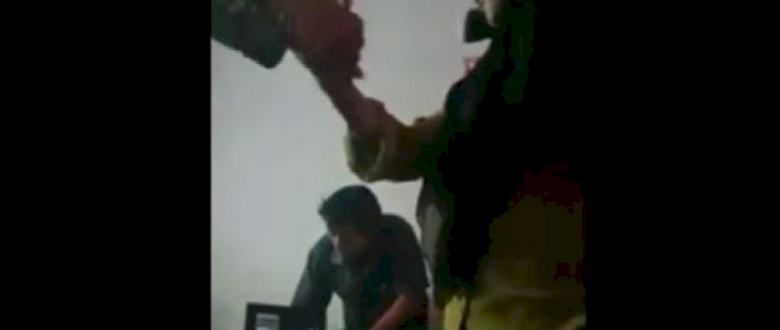 Salah seorang mahasiswi yang mengikuti baiat.