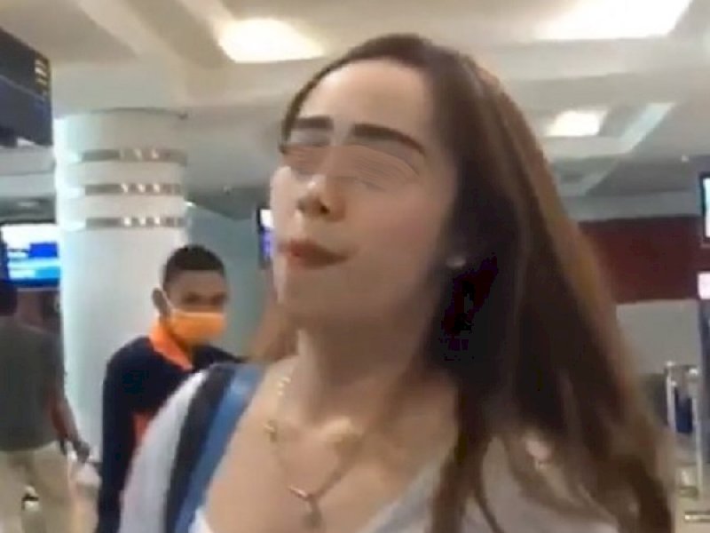 Viral, Ibu-ibu Labrak Pelakor di Bandara Palembang