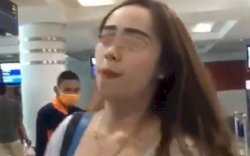 Viral, Ibu-ibu Labrak Pelakor di Bandara Palembang