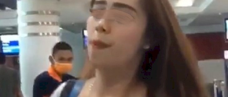 Viral, Ibu-ibu Labrak Pelakor di Bandara Palembang