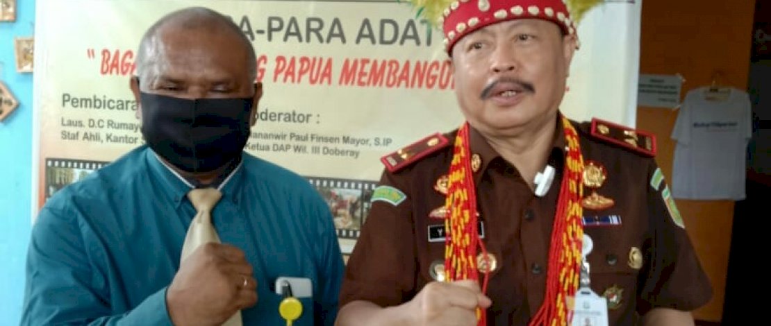 Pengacara, Yan C Warinussy dan Kajati Papua Barat, Yusuf, SH., MH.