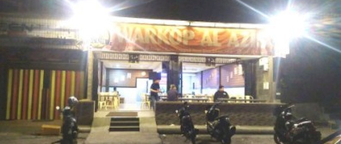 Haji Ajis Kalla saat melamar wanita pujaannya, Nadia Margreza.