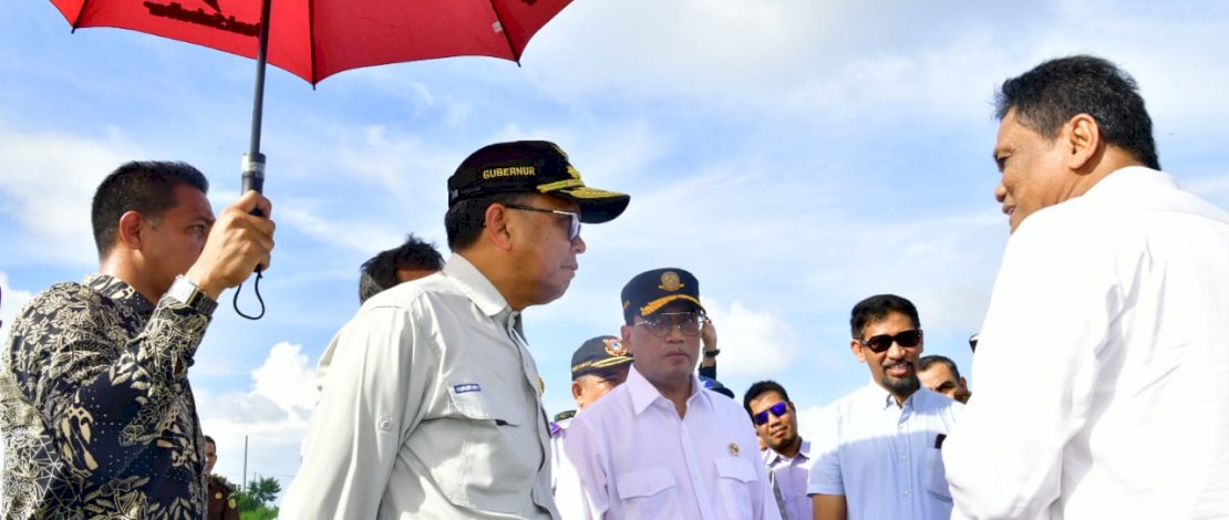 Menteri Perhubungan RI, Budi Karya Sumadi saat berkunjung ke Sulsel meninjau sejumlah pembangunan Bandara dan progres rel Kerata Api didampingi Gubernur Sulsel, Nurdin Abdullah beberapa waktu lalu. Menteri Perhubungan RI, Budi Karya Sumadi saat berkunjung ke Sulsel meninjau sejumlah pembangunan Bandara dan progres rel Kerata Api didampingi Gubernur Sulsel, Nurdin Abdullah beberapa waktu lalu.