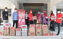 Jum'at Berkah, PDIP Sulsel Kembali Salurkan Bantuan ke Dinkes Sulsel