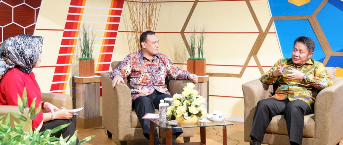 Live Talkshow TVRI, Gubernur Sumsel, H Herman Deru bersama Ketua Komisi Pemberantasan Korupsi (KPK) RI, Firli Bahuri dengan tema "Sinergi KPK dan BPKP Dalam Pengawasan Penanganan Pandemi Covid-19" di Stasiun TVRI Palembang, Kamis (9/7/2020).
