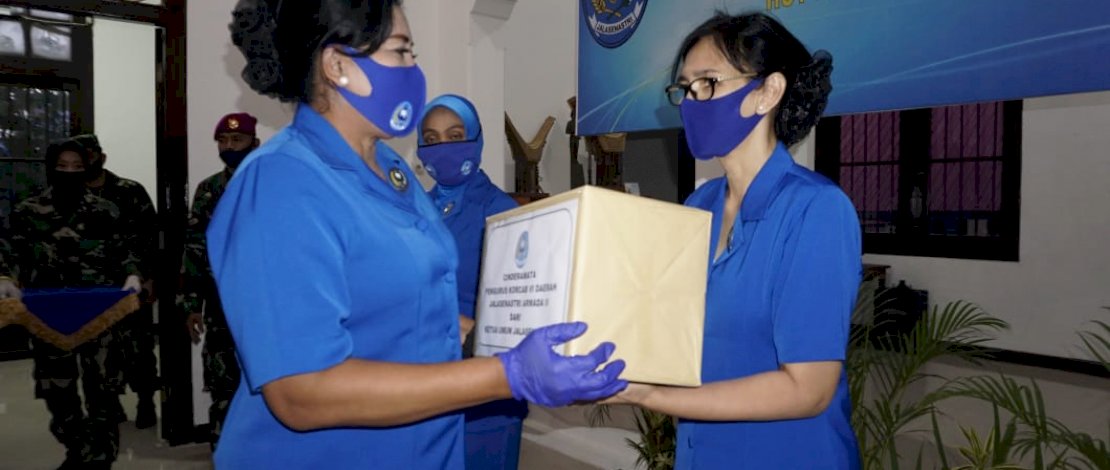 Ketum Jalasenastri Beri Bantuan APD Kepada Rumkital Jala Ammari Lantamal VI Ketum Jalasenastri Beri Bantuan APD Kepada Rumkital Jala Ammari Lantamal VI