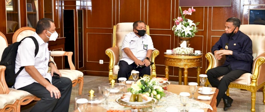 Kepala Balai Prasarana Pemukiman Wilayah Sulsel, Ahmad Asiri melaporkan lelang SPAM Regional Mamminasata ke  Gubernur Sulsel, Nurdin Abdullah minta.