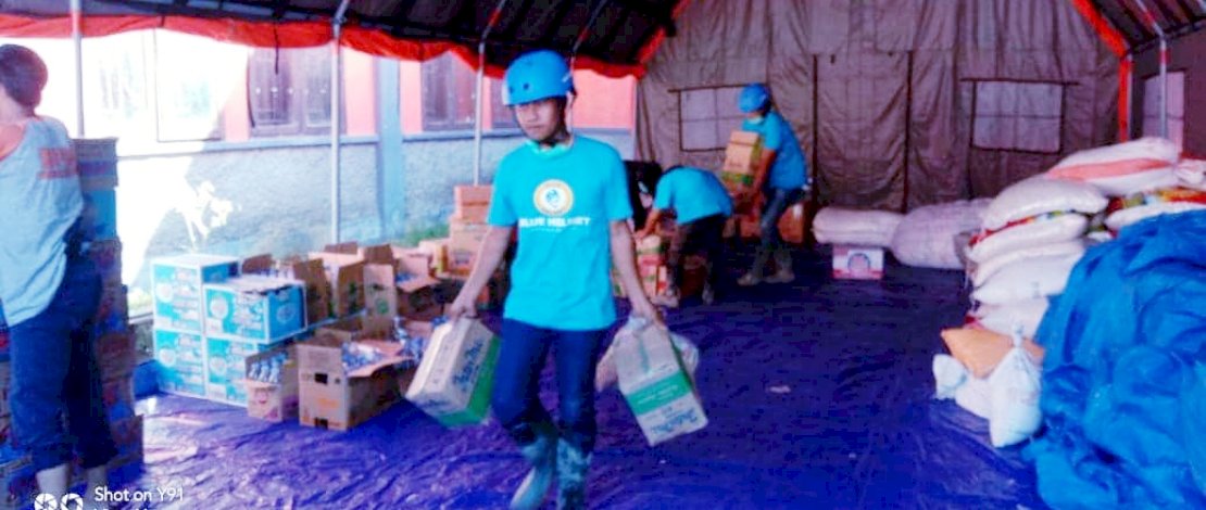 Program Armada Pangan dan Blue Guard Health Care Medical Partai Gelora Indonesia untuk korban banjir bandang Masamba.