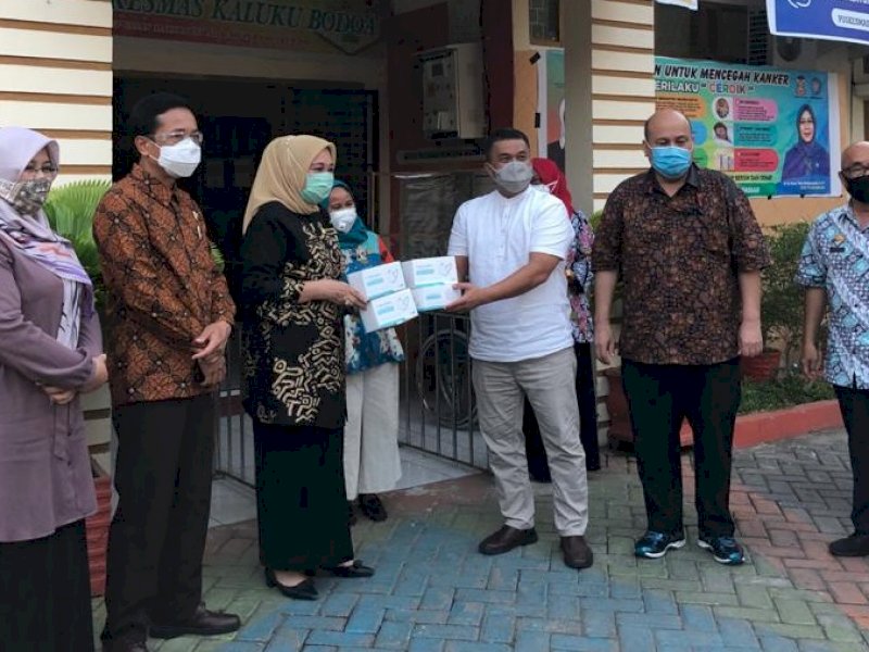 Perbanas Sulsel Serahkan 5000 Masker untuk Puskesmas di Makassar