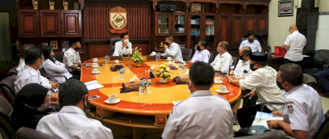 Pj Wali Kota Makassar, Prof Rudy Djamaluddin saat menerima alumni FH UMI.