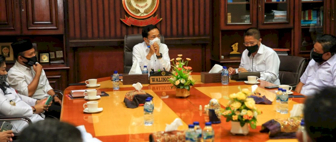 Pj Wali Kota Makassar, Prof Rudy Djamaluddin saat menerima alumni FH UMI.