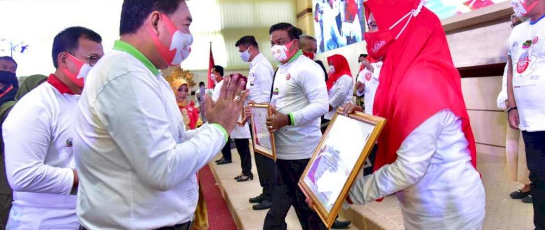 Dorong Anak Kembali Sekolah, Ketua TP PKK Takalar Raih Penghargaan