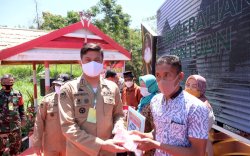 Kunker di Bontolempangan dan Bungaya, Pemkab Salurkan Bansos Beras kepada 1.952 KPM