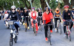 "Cantik Mentong Bu Wakil Wali Kotaku," Teriak Warga Lihat Fatma Naik Sepeda