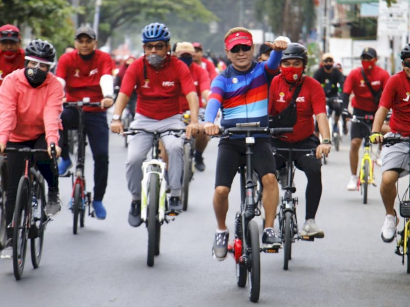 Nikmati Weekend, Fatma Gowes Keliling Makassar Bareng Rudal dan Onasis