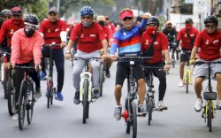 Nikmati Weekend, Fatma Gowes Keliling Makassar Bareng Rudal dan Onasis
