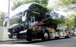 Intip Mewahnya Bus yang Antar ADAMA' ke Lokasi Pengundian Nomor Urut