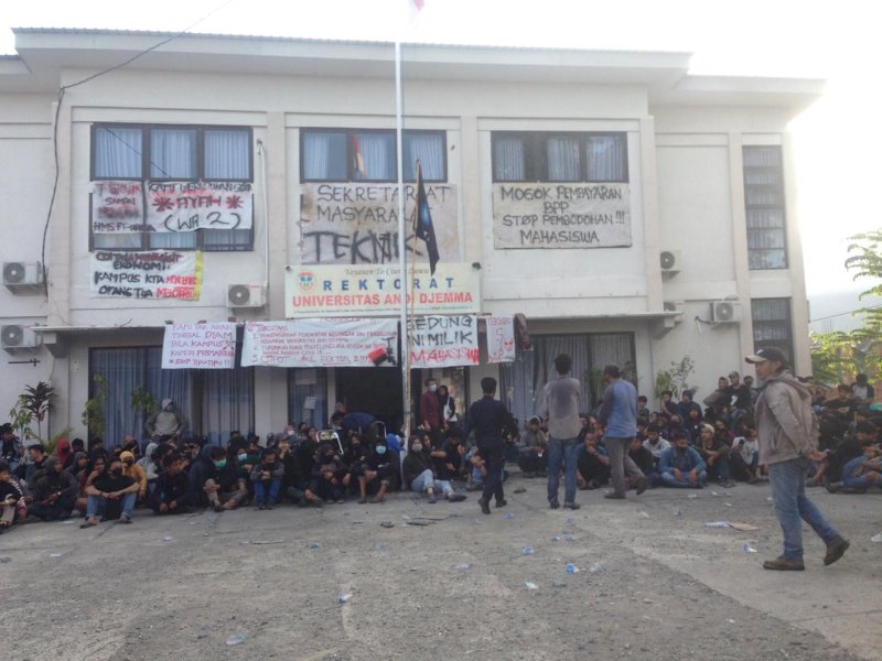 Sudah 3 Hari Mahasiswa Duduki Kampus Unanda