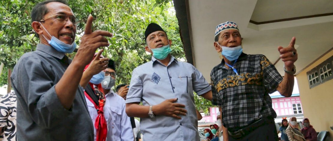 Ketua Fraksi Golkar Maros, Mansyur Janong mendampingi Andi Tajerimin di Marusu.