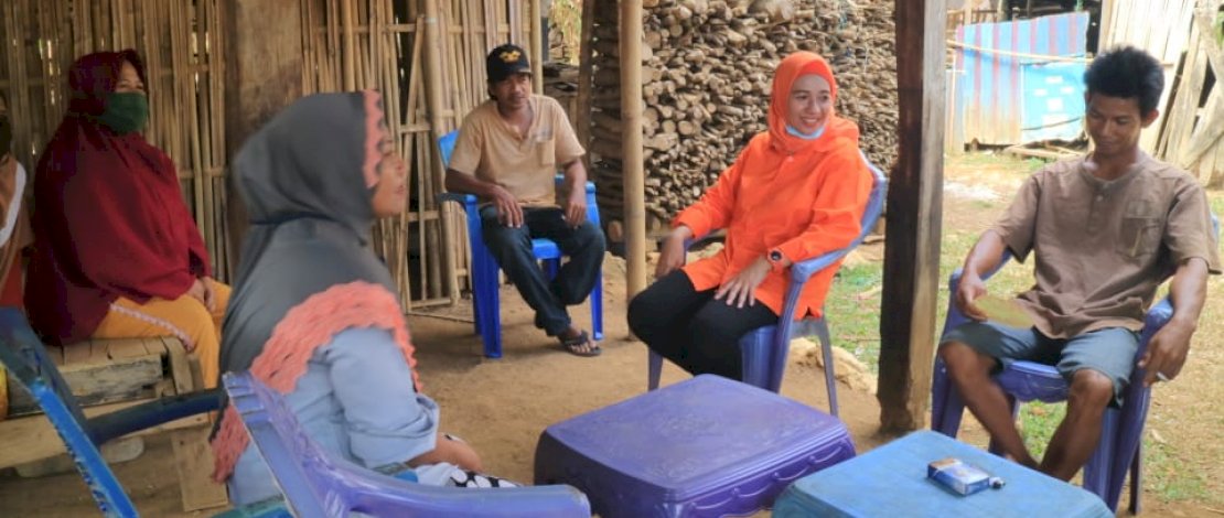 Andi Nirawati saat bersilaturahmi dengan warga di Kelurahan Attasalo, Kecamatan Ma'rang, pada Kamis (1/10/2020)