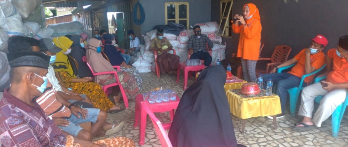 Calon bupati Pangkep, Andi Nirawati bersilaturahmi dengan warga Kelurahan Borimasunggu, Labakkang, pada Jumat (2/10/2020).