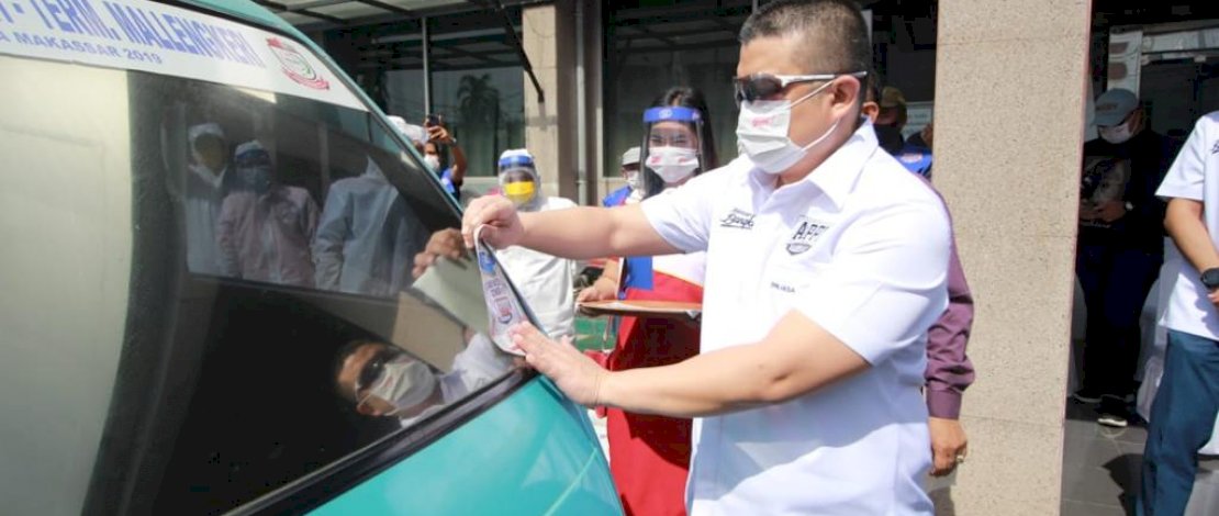 Canangkan Gerakan Angkot Bebas Covid-19, Appi-Rahman Semprot Disinfektan Petepete