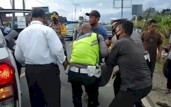 Kisah Kapolres dan Pengawal Tolong Korban Lakalantas di Jalan