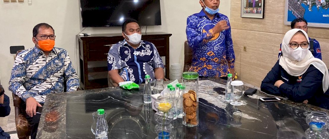 Danny Pomanto berbincang bersama  pengurus DPP Partai Nasdem, Rachmat Gobel, pengurus Nasdem Sulsel Syaharuddin Alrif dan Ketua Nasdem Makassar, Andi Rachmatika Dewi.