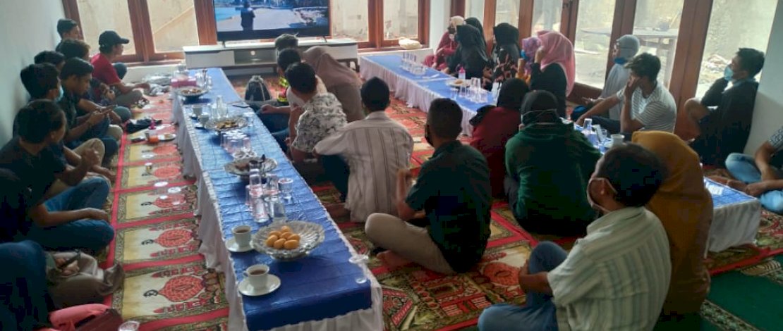 Anir-Lutfi dan Relawan Nobar Film Bunda