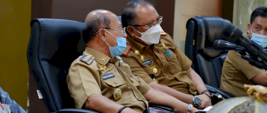 Bupati Jeneponto Andi Iksa Iskandar dan Kepala PMD Sulsel, Ashari Fakhsirie Radjamilo, dalam FGD di Jeneponto.