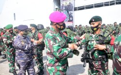 Gunakan KRI Banda Aceh -593, Yonif Raider 700/WYC Kodam XIV Hasanuddin Berangkat ke Papua