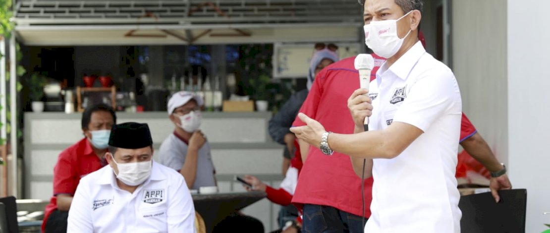 Legislator Provinsi Sulawesi Selatan dari Partai Demokrat, Andi Januar Jaury, turut terjun langsung mendampingi calon Wali kota Makassar, Munafri Arifuddin, kampanye di Jl Hertasning Barat 2, Kelurahan Bonto Makio, Kecamatan Rappocini, Sabtu (31/10/2020).