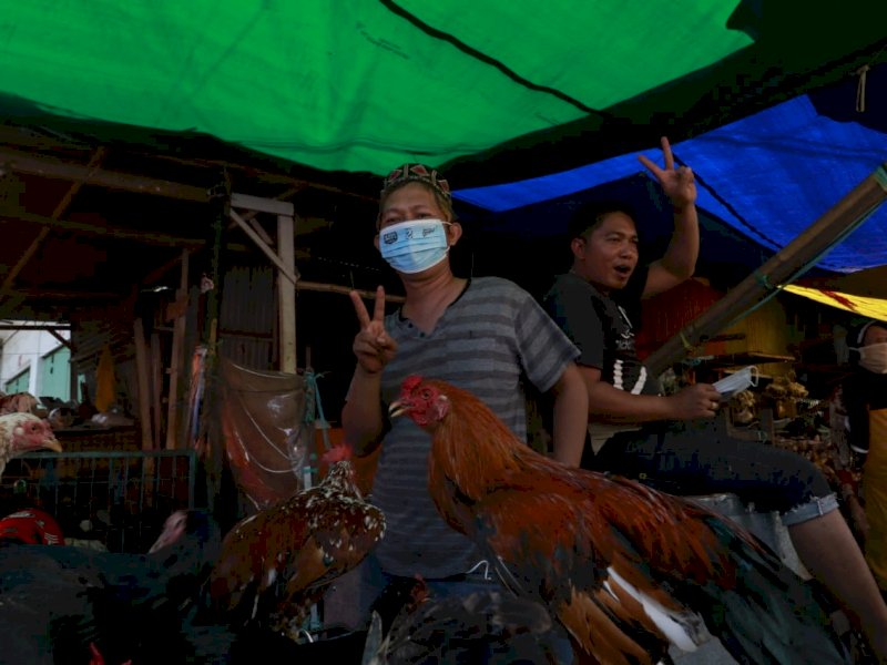 Blusukan di Tiga Pasar Besar, Cawali Appi Bawa Duta Sehat dan Bagi APD 