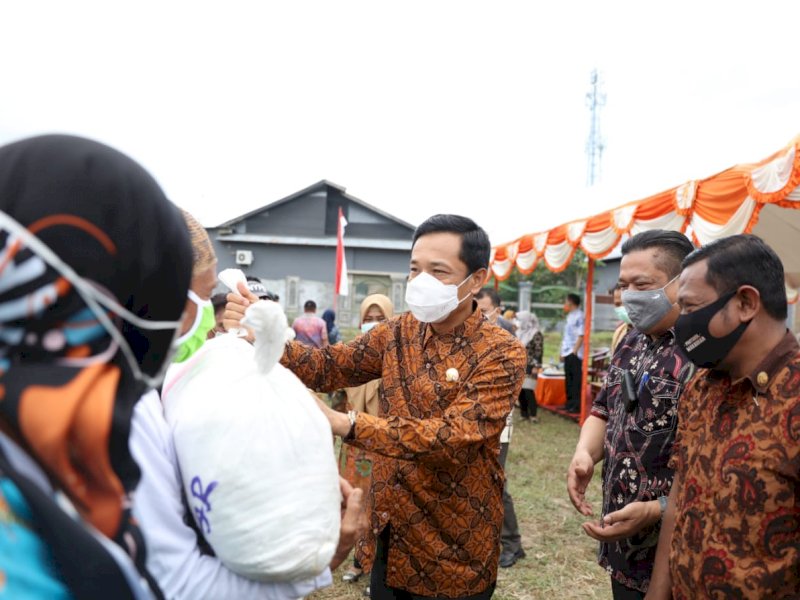 Gerakkan Ekonomi di Tengah Pandemi, PJ Wali Kota Makassar Beri Bantuan ke Petani dan Nelayan