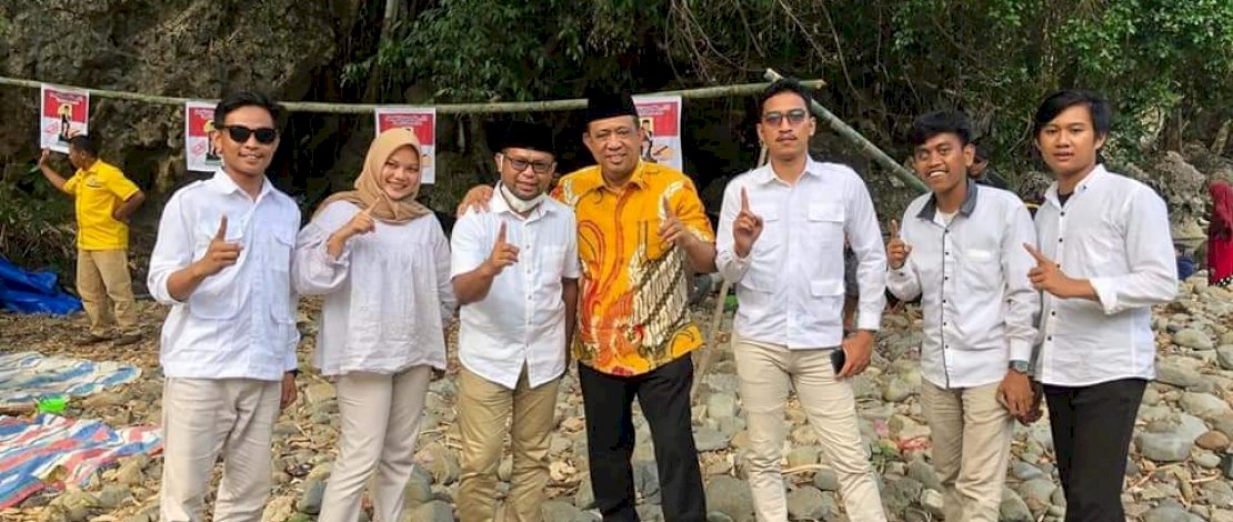 Pengurus Al-Fatih bersama Andi Tajerimin serta Ketua Gerindra Maros, Muhammad Ilyas "Cika" pada sebuah acara kampanye di Mallawa. Pengurus Al-Fatih bersama Andi Tajerimin serta Ketua Gerindra Maros, Muhammad Ilyas "Cika" pada sebuah acara kampanye di Mallawa.