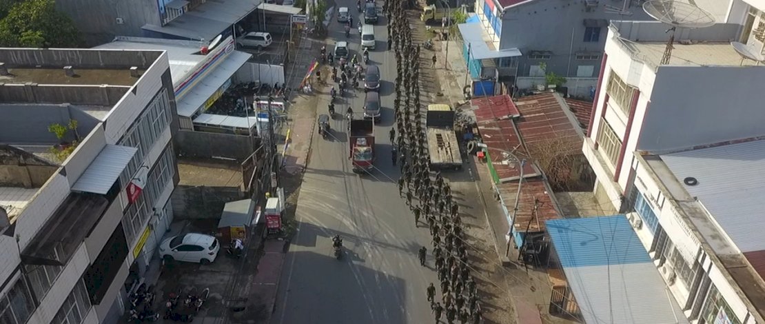 Di Hari Pahlawan, Prajurit Lantamal VI Laksanakan Gerak Jalan Di Hari Pahlawan, Prajurit Lantamal VI Laksanakan Gerak Jalan