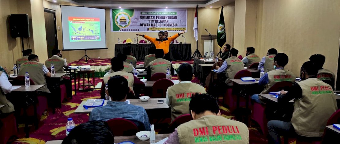 Orientasi ZISWAF dan pembentukan relawan DMI Sulsel. 