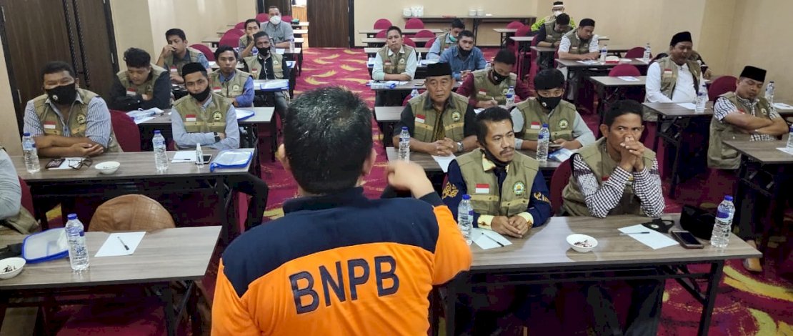 Orientasi ZISWAF dan pembentukan relawan DMI Sulsel. 