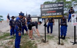 Polairud Sulsel dan MCC Bersinergi Bersih-bersih Pantai