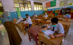 Pemerintah Salurkan Bantuan Subsidi Upah bagi Tenaga Pendidik Non-PNS