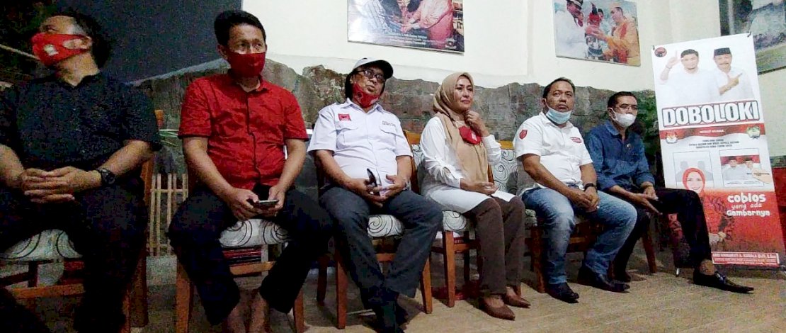 Ketua DPC PDIP Gowa, Andi Hikmawati A Kumala Idjo ketika menggelar konferensi pers bersama Komandan PDIP Teritorial Gowa Iqbal Arifin dan jajaran pengurus DPC, Sabtu (28/11/2020).
