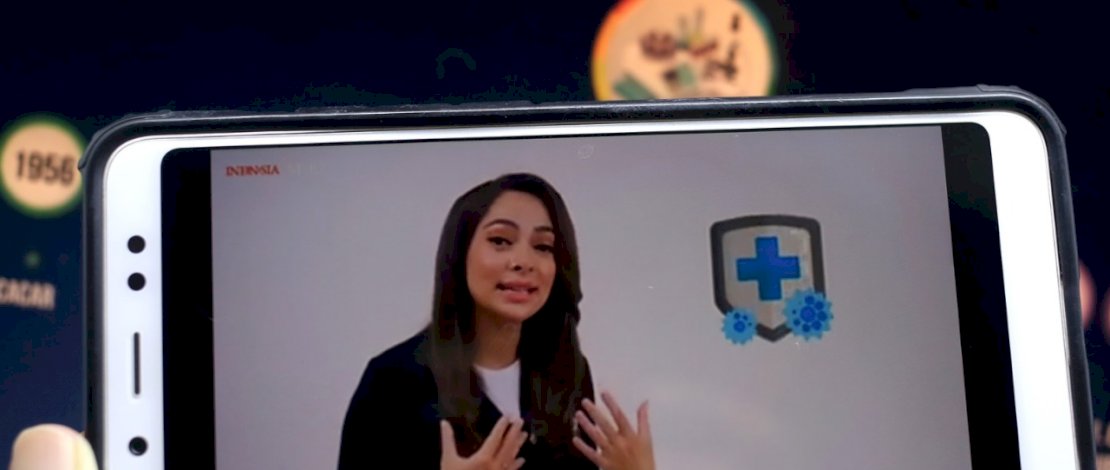 dr. Reisa Broto Asmoro (Juru Bicara Pemerintah Penanganan COVID-19) memberikan keterangan pers mengenai cara kerja vaksin di Jakarta.