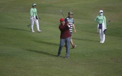 Rehat Sejenak Kampanye, Appi Main Golf Bareng 200 Golfer Makassar