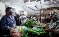 Bareng Deddy Mizwar, Bobby Nasution Dengar Keluhan Pedagang